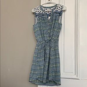 Shift dress with cinched waist tie